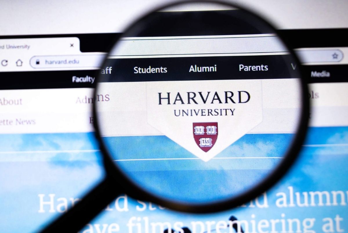 Los Angeles, California, USA - 23 January 2020: Harvard University website page. Harvard. edu logo on display screen. edu logo on display screen, Illustrative Editorial.