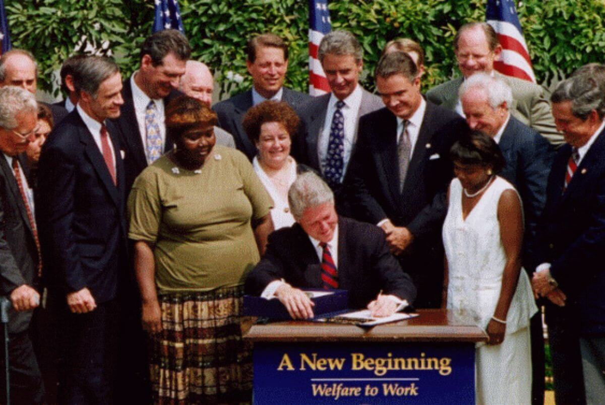 President Bill Cllinton signs into law a bill reforming welfare, August 22, 1996.