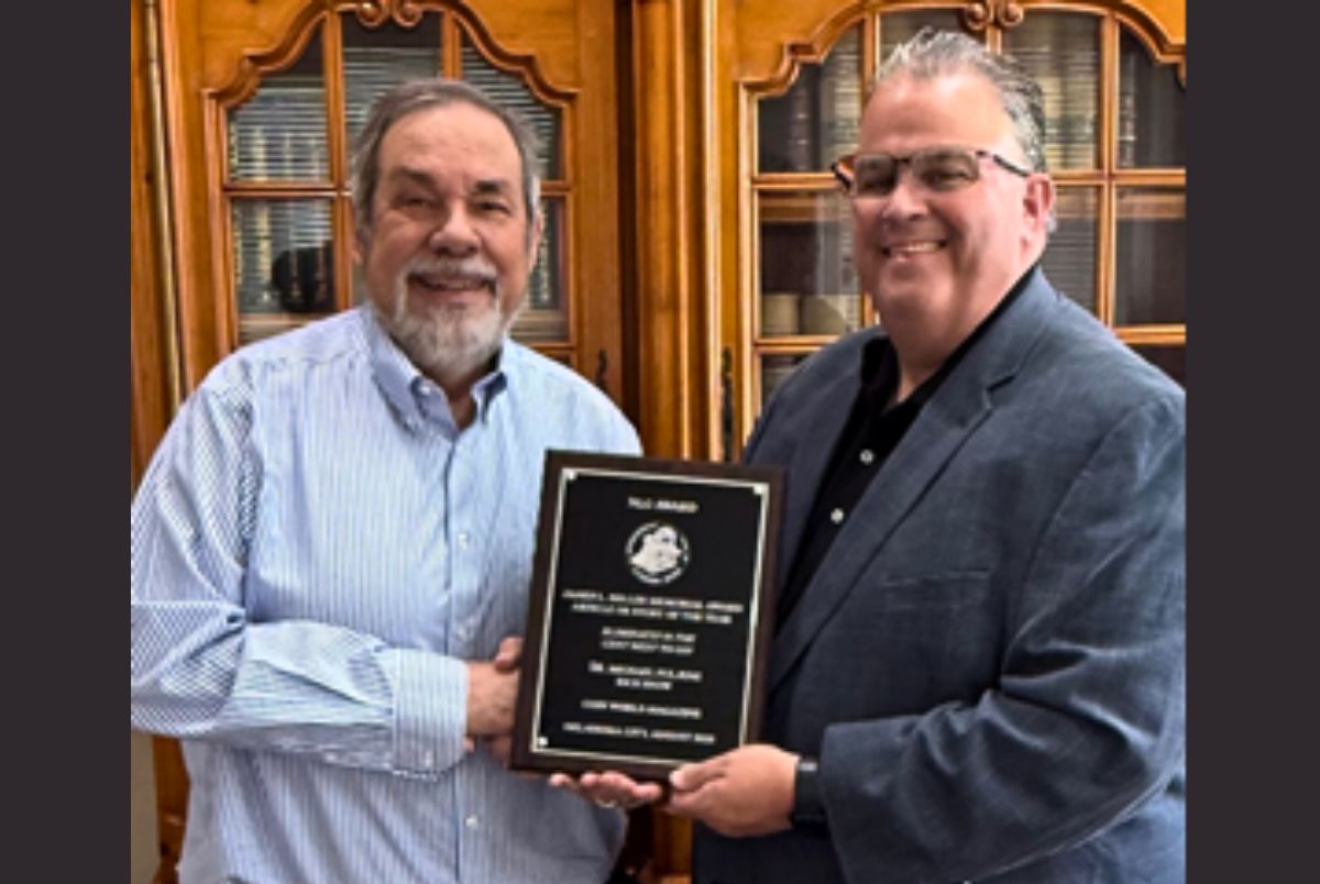 Dr. Michael Fuljenz (left) receiving the Numismatic Literary Guild award from Jerry Jordan, the organization's executive director.