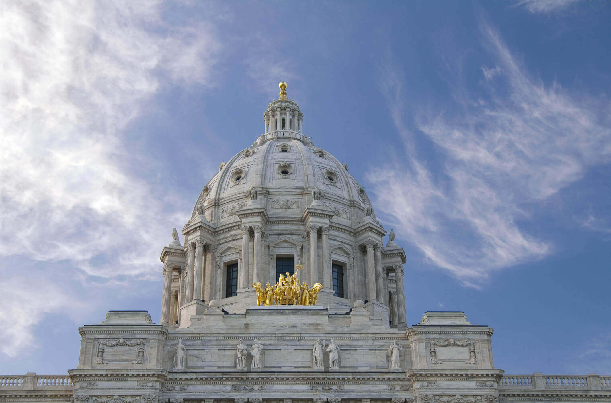 Minnesota State Capitol Dome. Photo of the Minnesota State Capitol building showing the dome, the quadriga and lower story rooftop