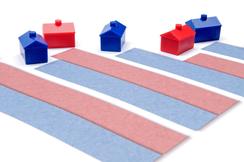 Picture that shows the mortgage rates dropping. But it can also been used for house prices dropping, number of houses dropping, or something else dropping related to houses.