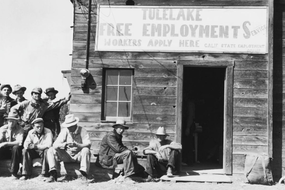 Unemployed men waiting outside the California State Employment Service office at Tulelake, Siskiyou County, California, September 1939. (Photo by Dorothea Lange/FPG/Hulton Archive/Getty Images)