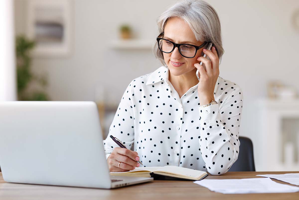 senior consulting with insurance agent
