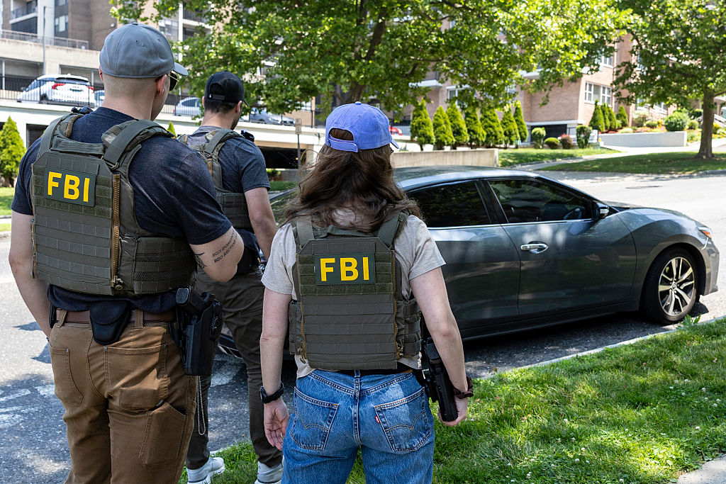 FBI agents, missing children