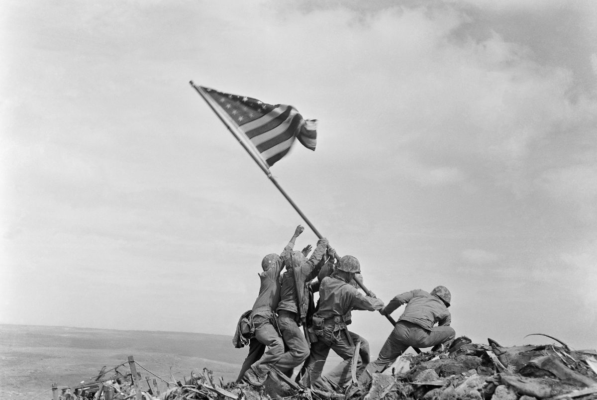 Iwo-Jima-Flag-Raising-Beach