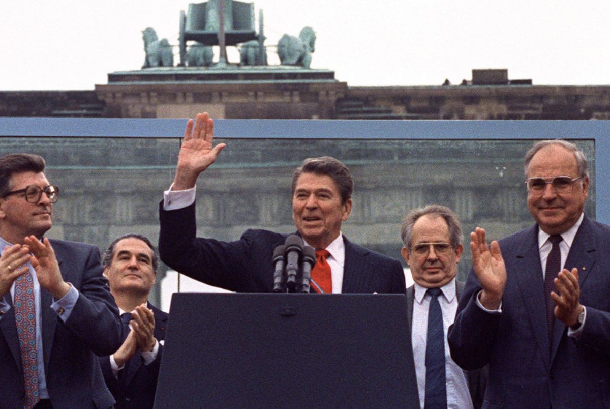 Reagan-Berlin-Wall-Photo