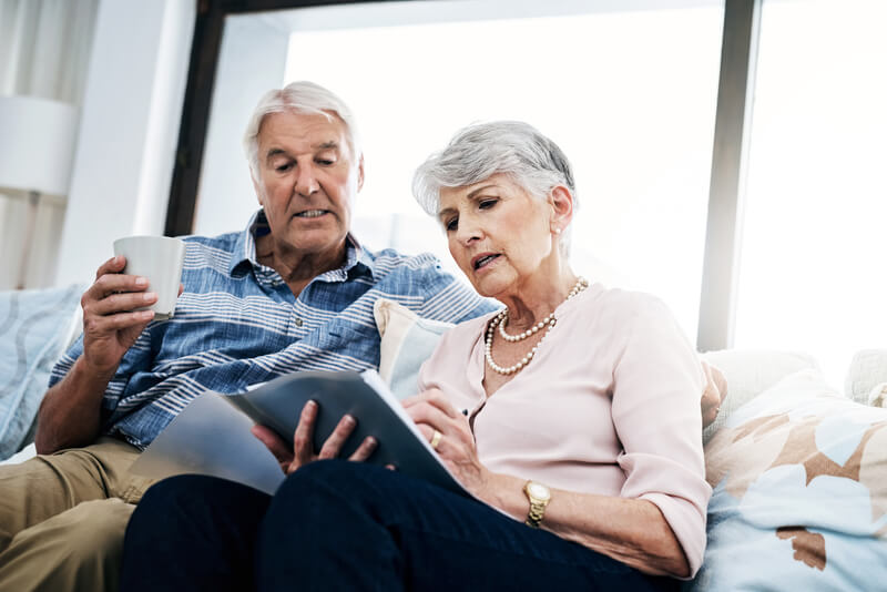 wife and husband, social security claiming benefits