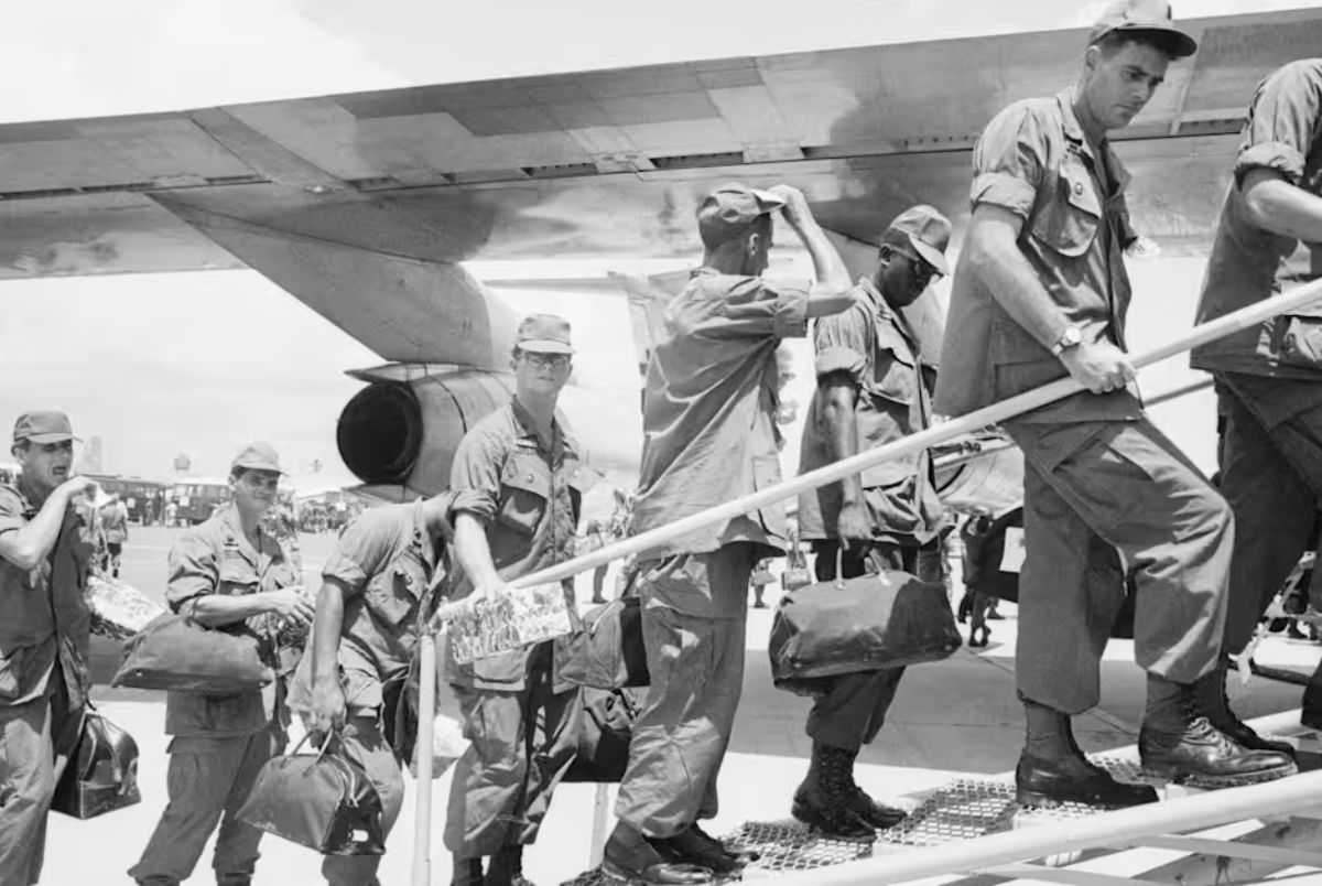 Vietnam-Troops-Depart-1969