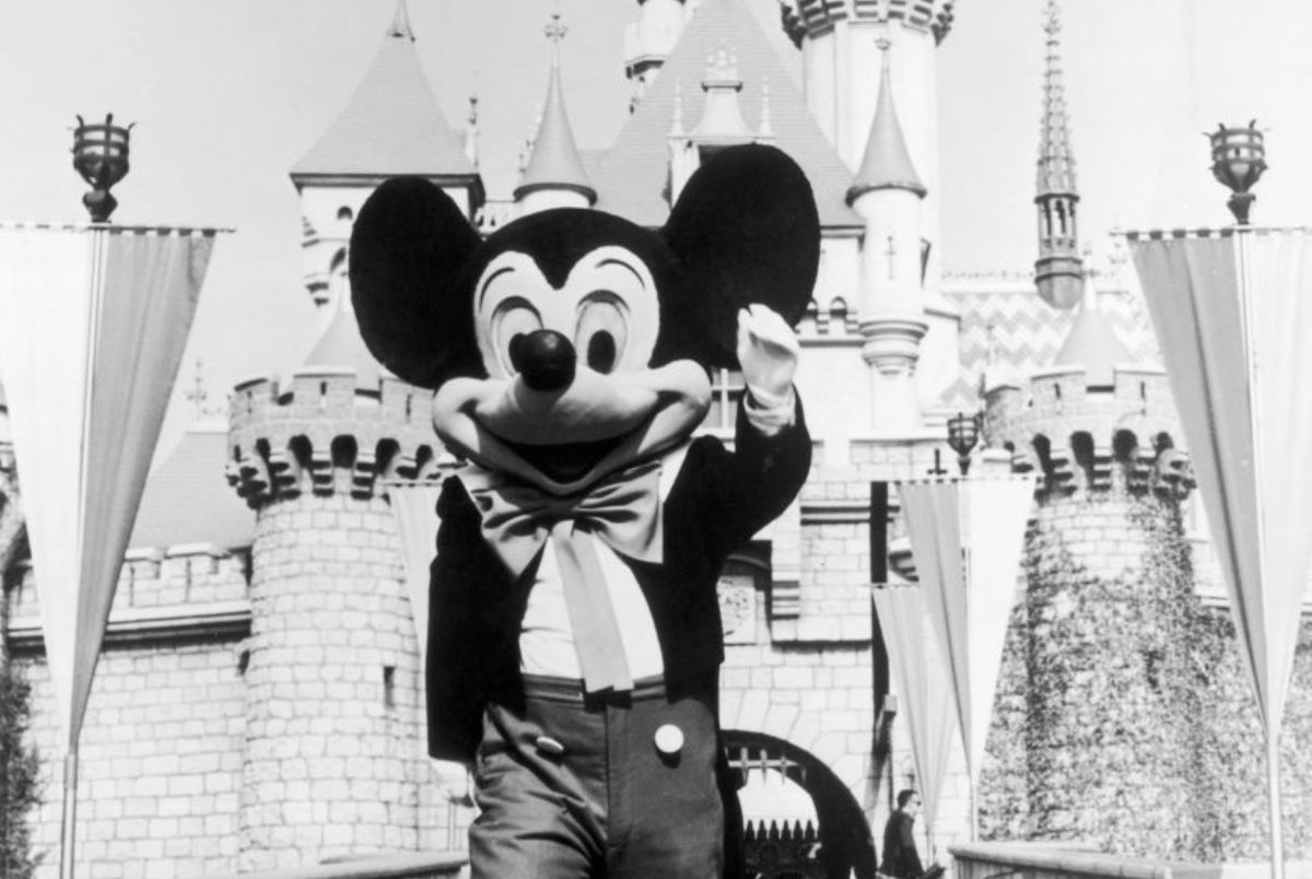 Disneyland-Mickey-Mouse-1955